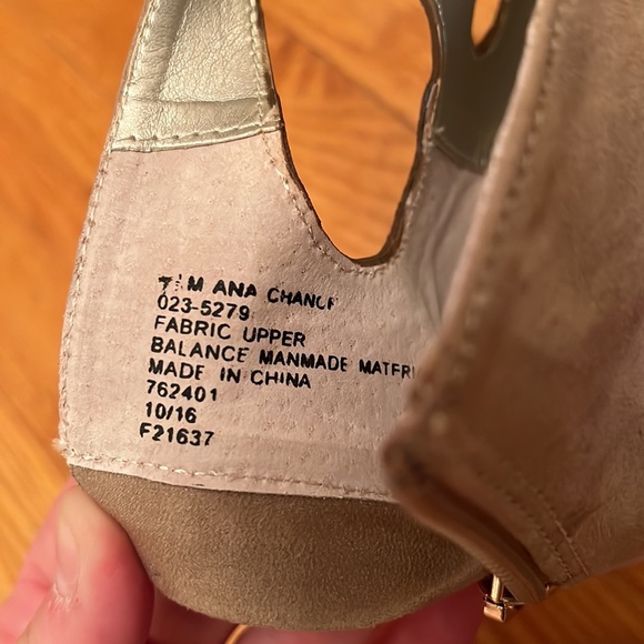 ANA Tan Lace Heels Size 7.5 - Picture 4 of 5